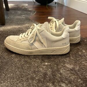 Veja V-12 fabric version size 9